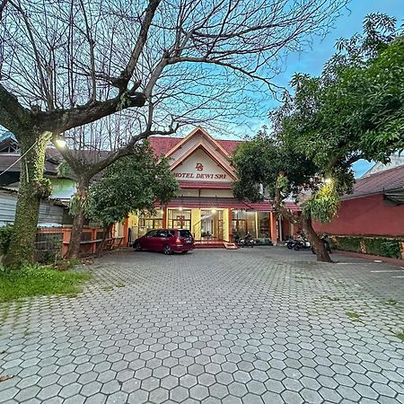 Hotel Dewi Sri Redpartner Jogjacarta Exterior foto