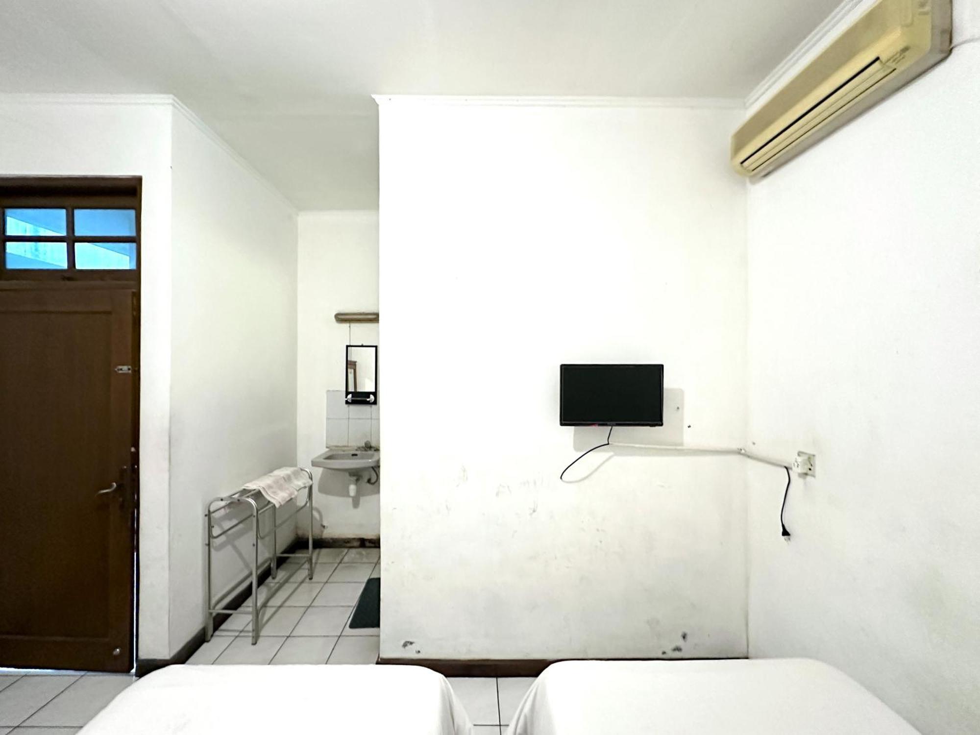 Hotel Dewi Sri Redpartner Jogjacarta Exterior foto