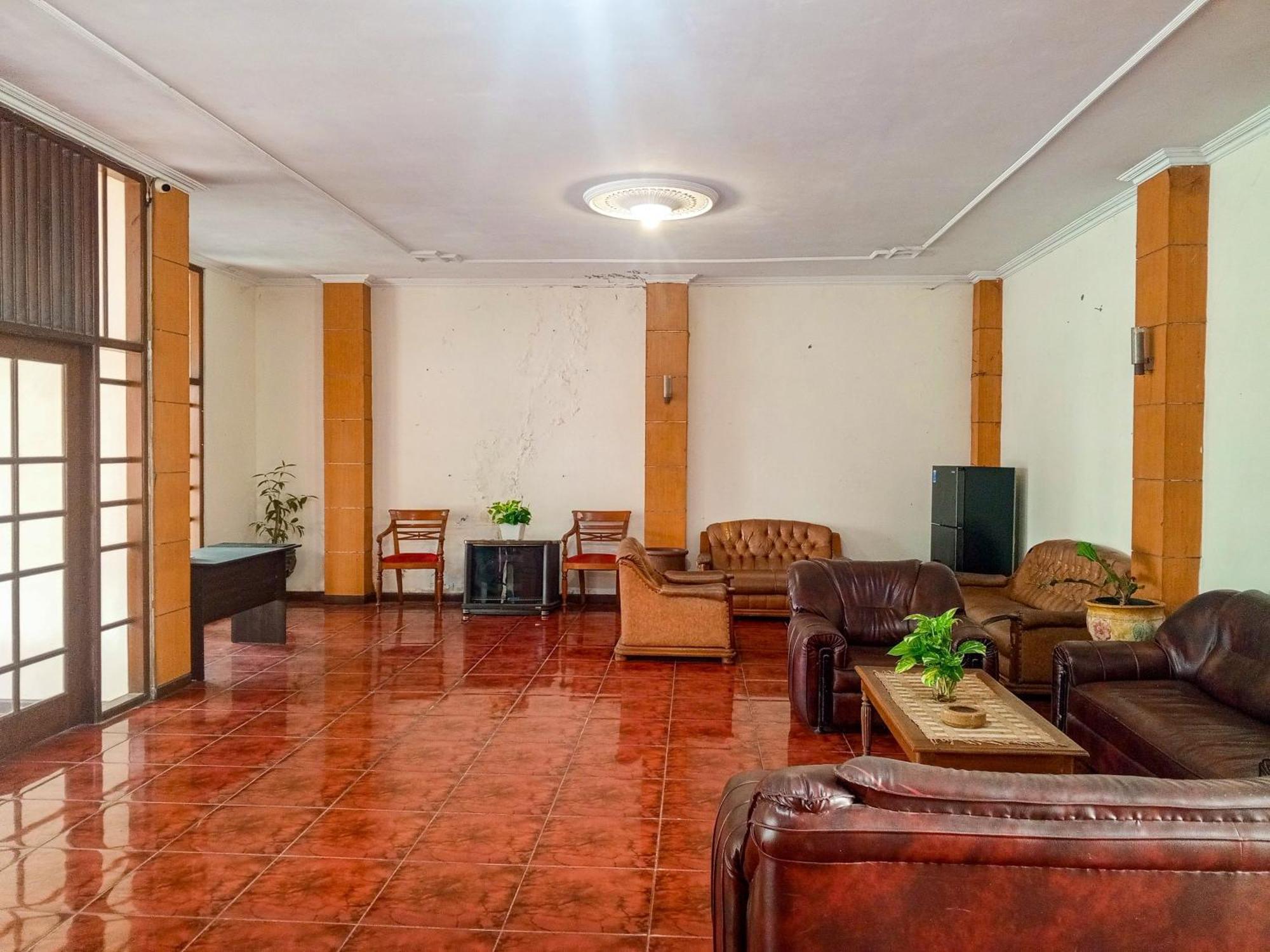 Hotel Dewi Sri Redpartner Jogjacarta Exterior foto