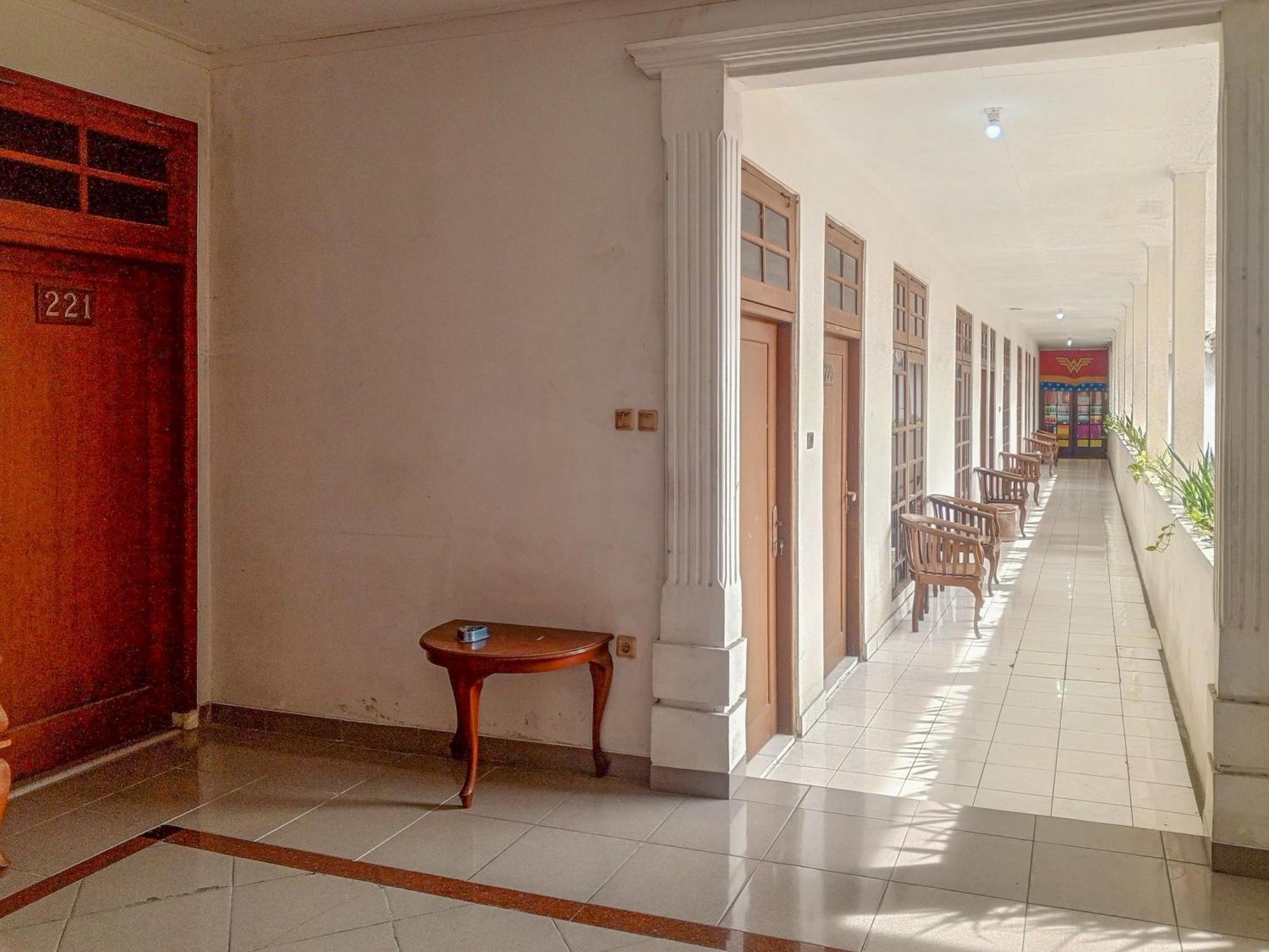 Hotel Dewi Sri Redpartner Jogjacarta Exterior foto