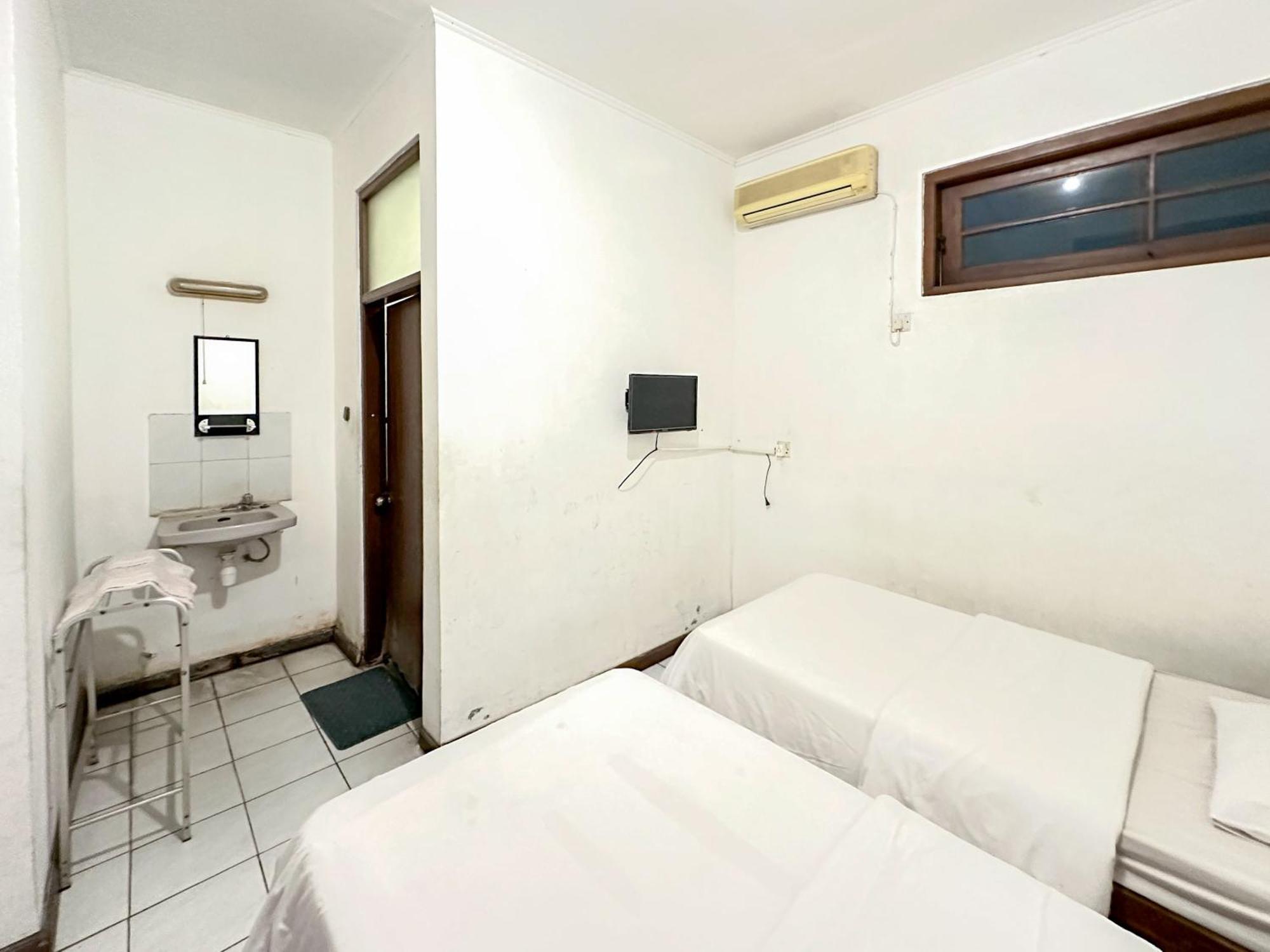 Hotel Dewi Sri Redpartner Jogjacarta Exterior foto