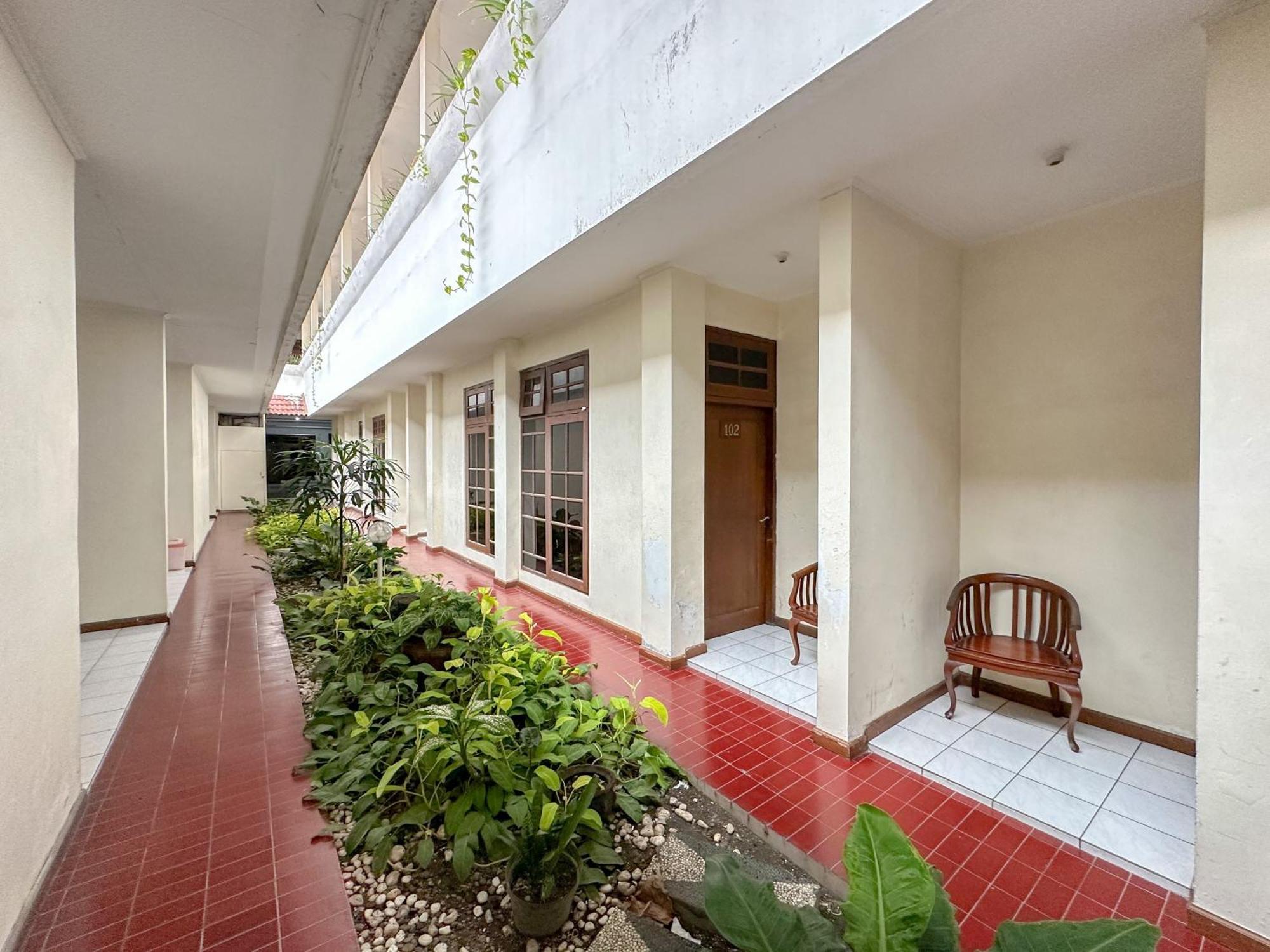 Hotel Dewi Sri Redpartner Jogjacarta Exterior foto