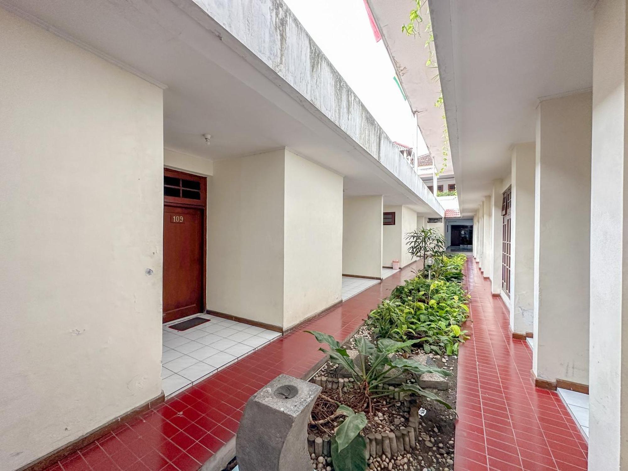 Hotel Dewi Sri Redpartner Jogjacarta Exterior foto