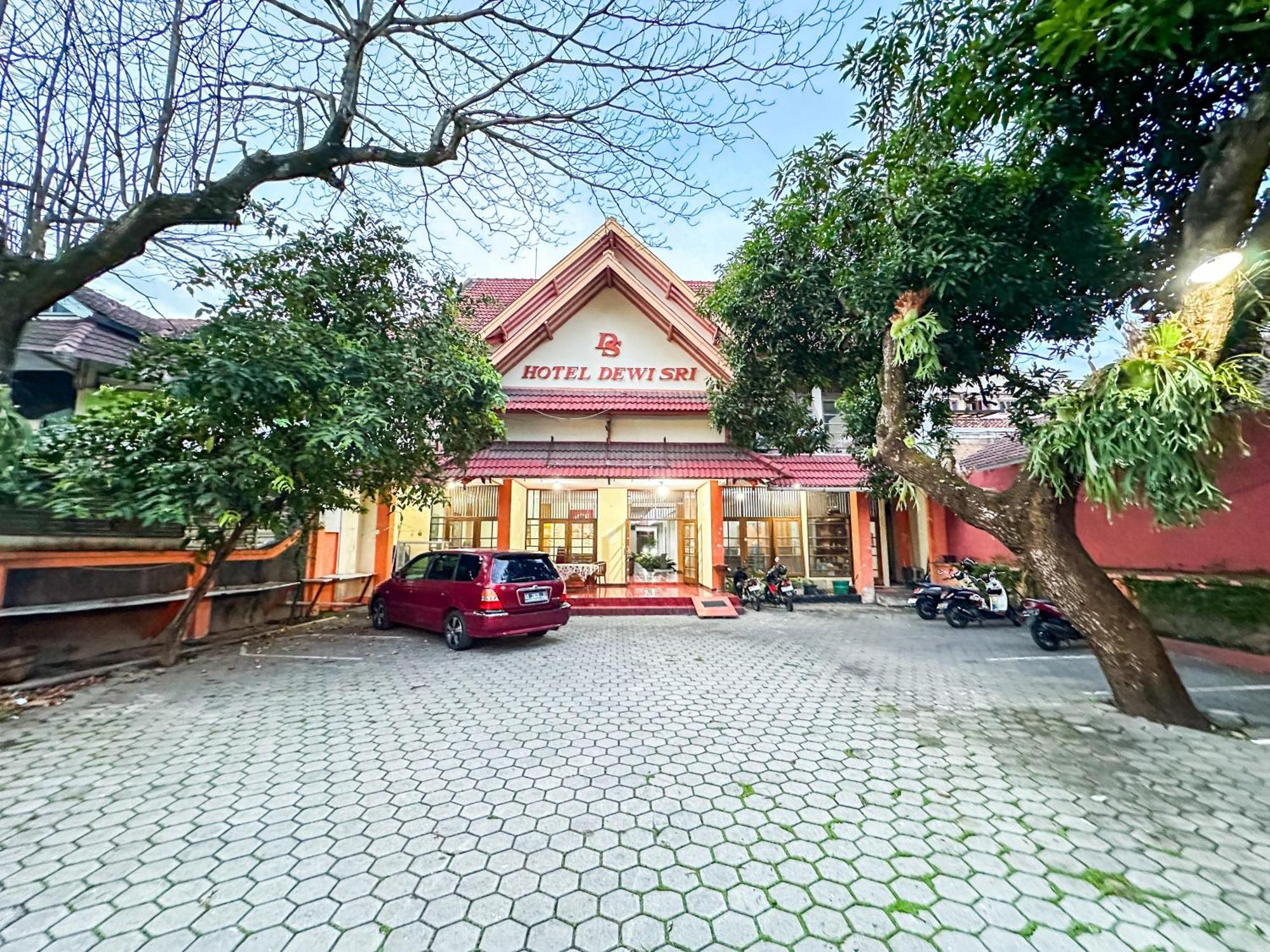 Hotel Dewi Sri Redpartner Jogjacarta Exterior foto