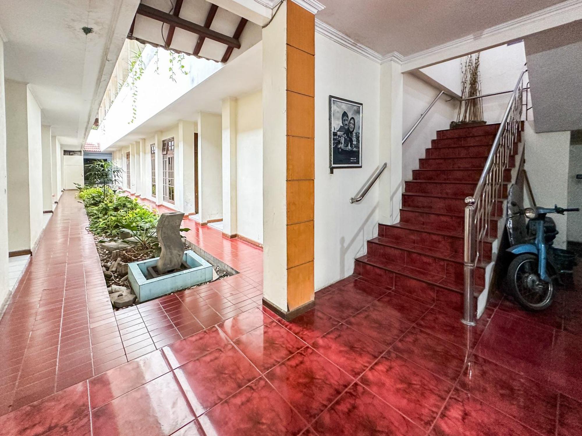 Hotel Dewi Sri Redpartner Jogjacarta Exterior foto