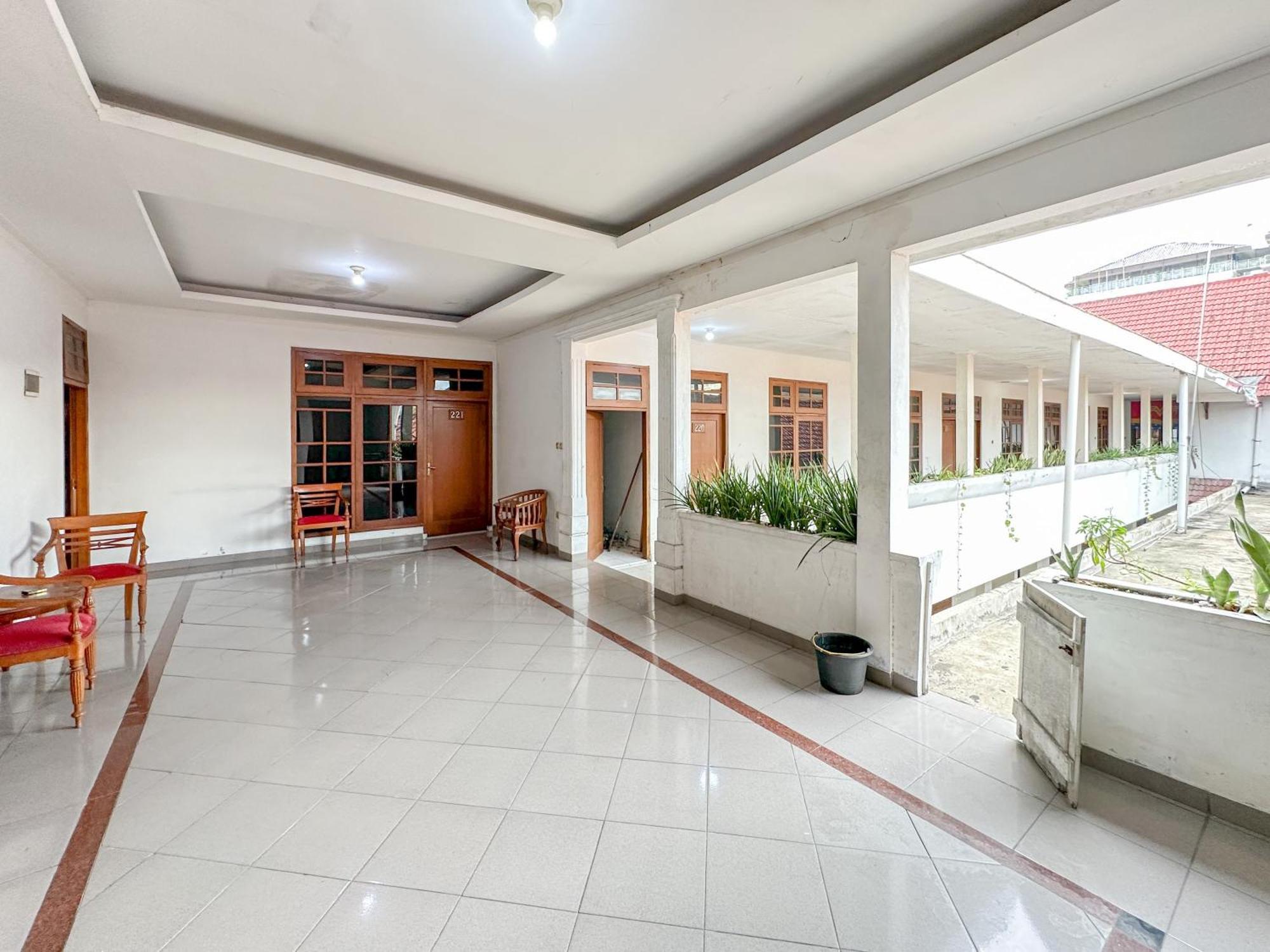 Hotel Dewi Sri Redpartner Jogjacarta Exterior foto